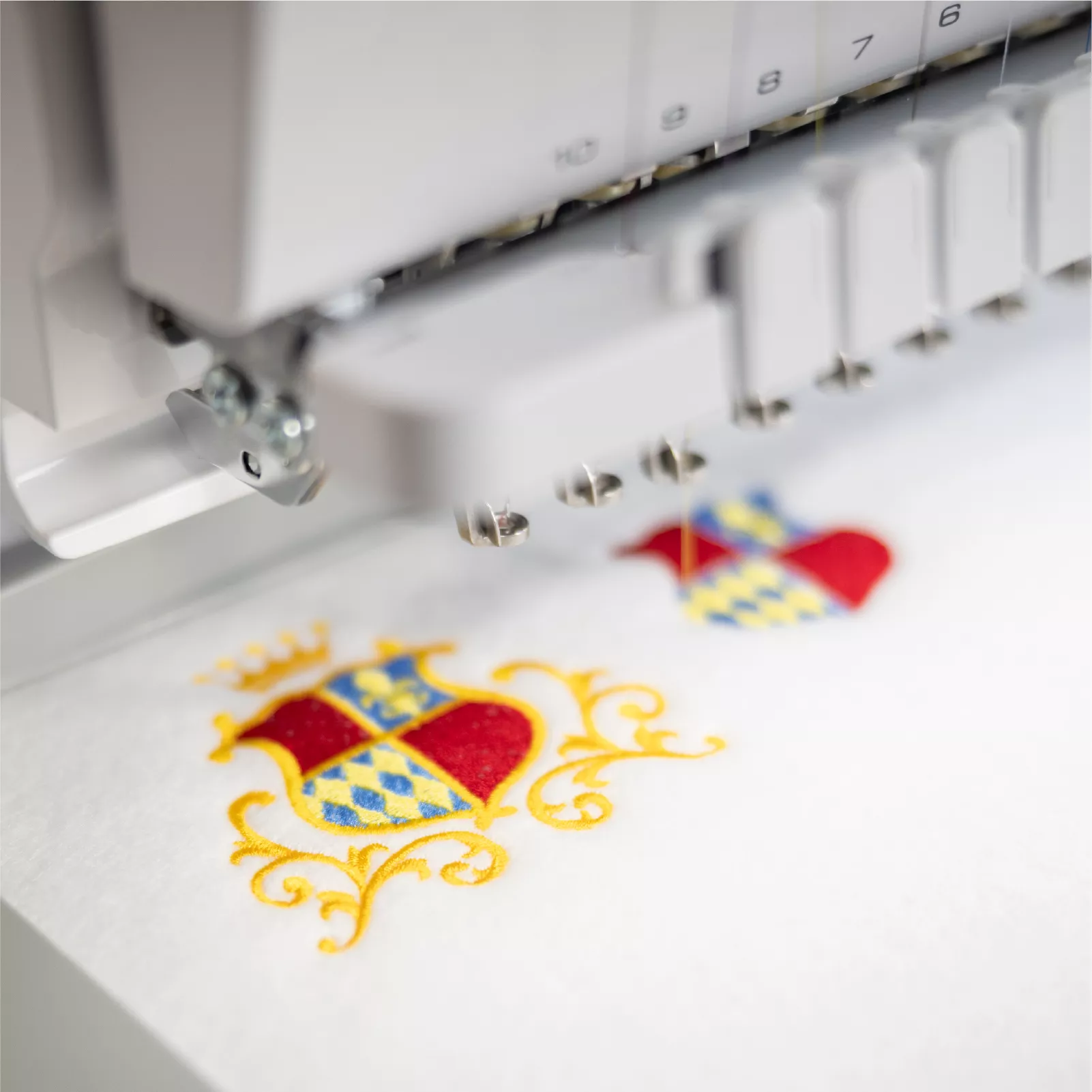 Multiple identical embroidery designs automatically duplicated according to hoop size using PR Series Matrix Copy