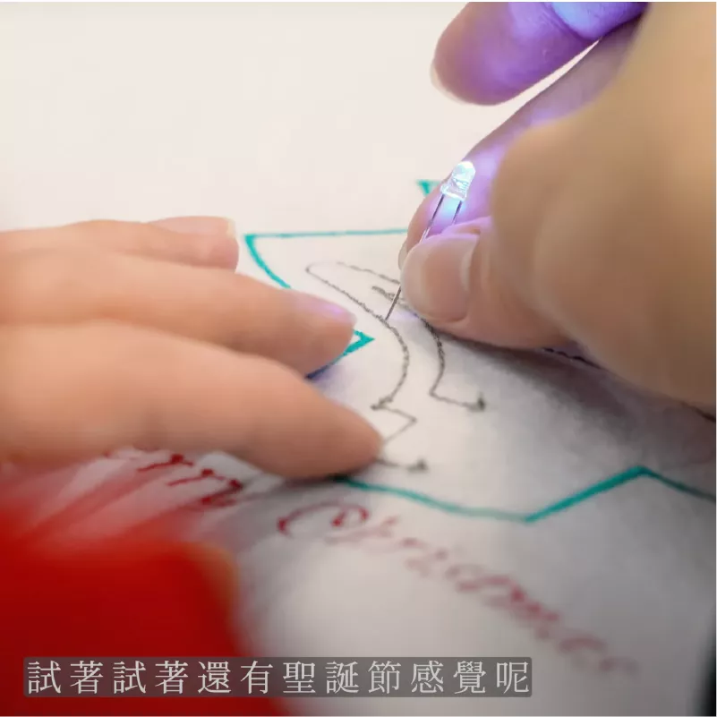 學生將LED燈嵌入刺繡圖案中，完成可發光的科學電路作品，體現STEAM跨學科學習