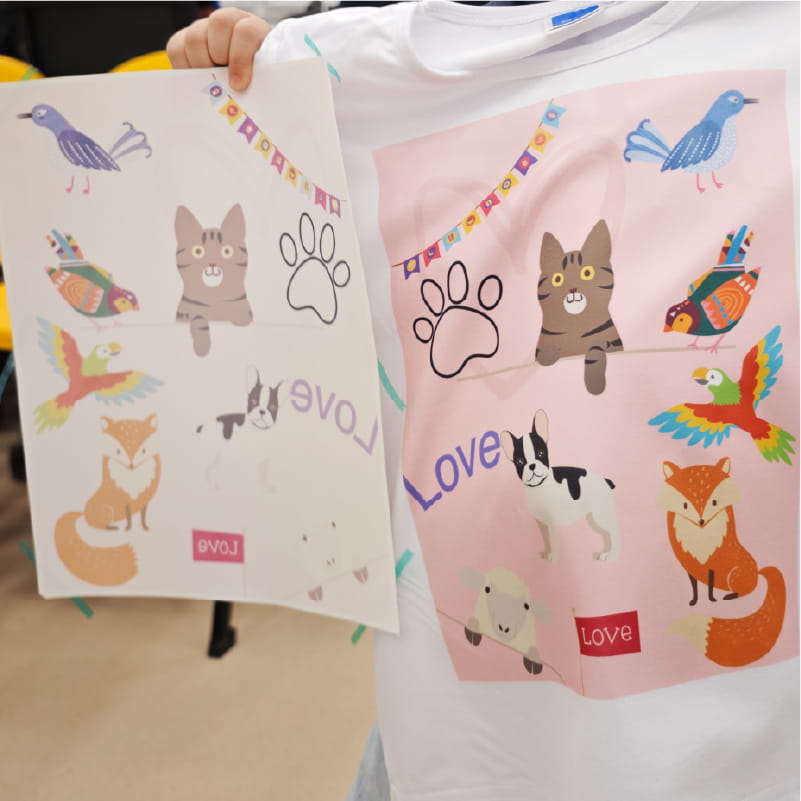 Kids using Brother Artspira build-in patterns